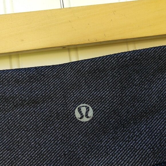 Lululemon Run Around (?) Crop Leggings Size 8 Gray Black Mixed Media Print - Picture 8 of 9